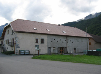 TRAVAUX DE RÉHABILITATION D'UN CORPS DE FERME AU BOUCHET-MONT-CHRAVIN