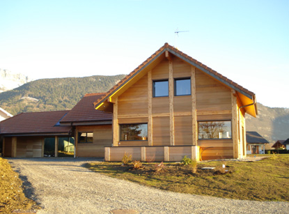 Photo d'une villa à Villaz réalisée par l'architecte Laurent BELLEVILLE
