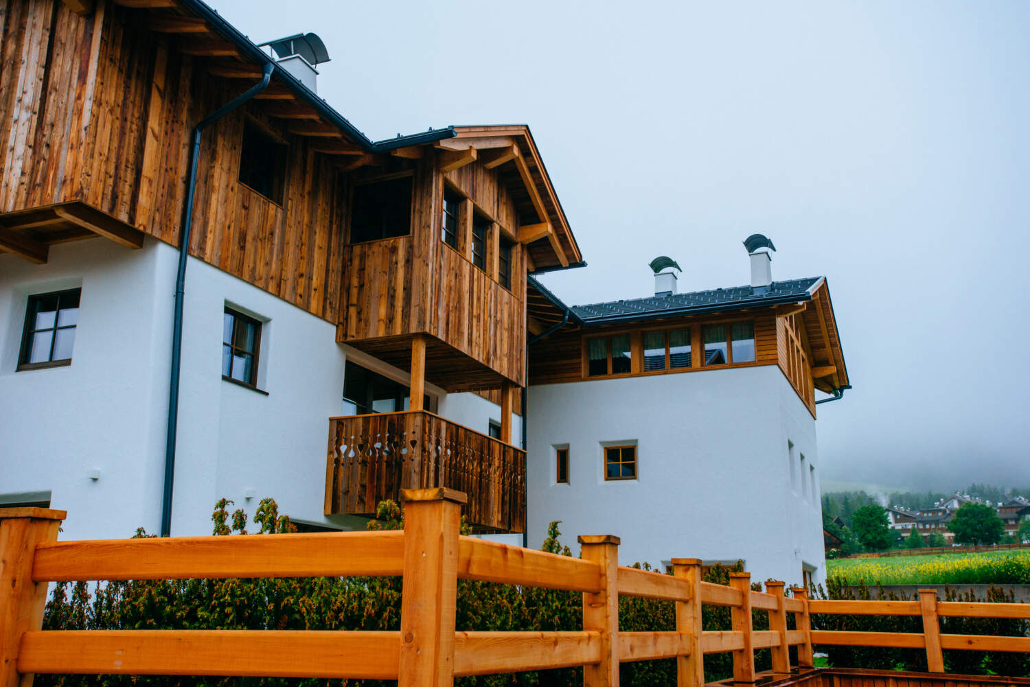 Photo d'un chalet dans les Alpes, hôtel 5 étoiles réalisé par l'architecte Laurent BELLEVILLE