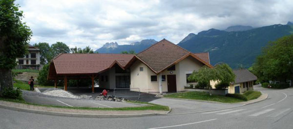 AGRANDISSEMENT DE LA SALLE COMMUNALE À LATHUILE RÉALISÉ PAR L'ENTREPRISE D'ARCHITECTURE B&D ARCHITECTE À SEYNOD
